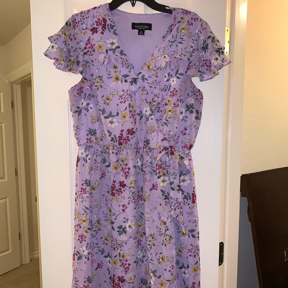 okay this is my fav dress ever! So comfy & light weight. Fake wrap